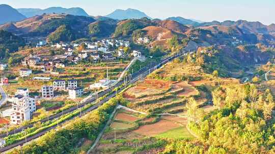 乡村振兴火车夕阳光影