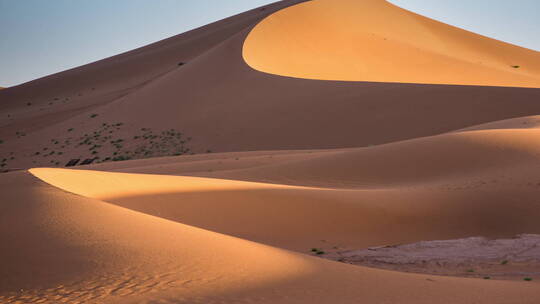 航拍日落沙漠的景色视频素材模板下载