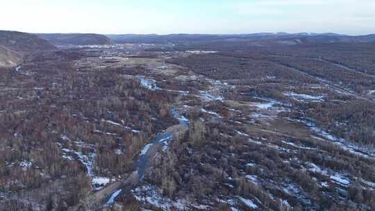 大兴安岭早春残雪消融山谷森林河