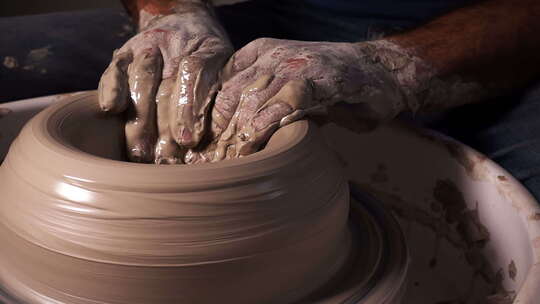 手工制作陶器，艺术作坊