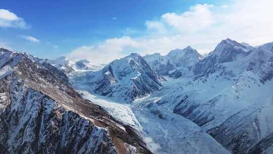 航拍新疆天山山脉雪山