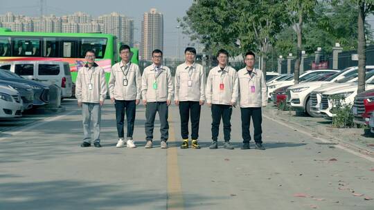 技术团队喊口号 互相助力