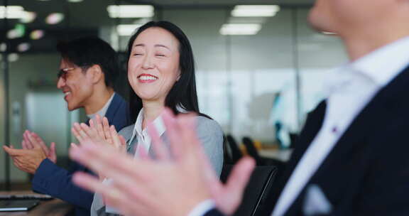 快乐，亚洲人或掌声与商务会议介绍，研讨会