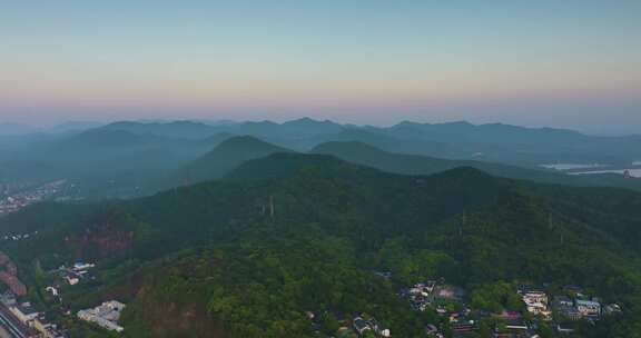 杭州钱塘江两岸上城区清晨风光