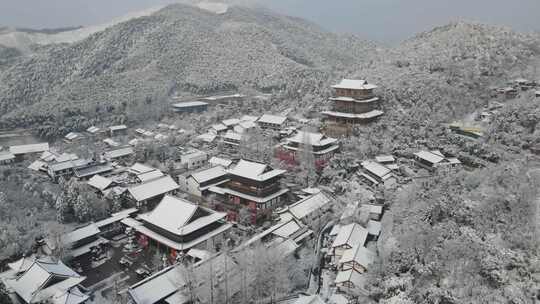 航拍杭州径山寺中式古建筑寺庙山顶森林雪景