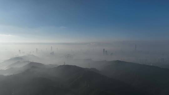 航拍深圳平流雾城市景观