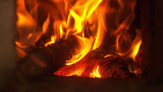 燃烧的炭火木柴土灶台篝火视频素材模板下载