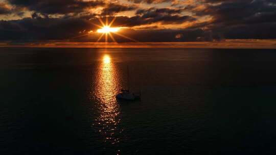 金色大海日出日落唯美大自然航拍
