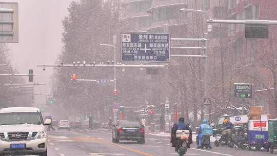 北京城市街道下雪景象