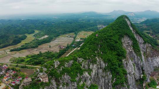 江西景德镇拔地而起的山脉