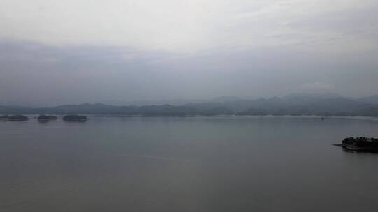 航拍杭州千岛湖的景观