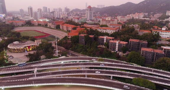 航拍海滨城市厦门海边公路风景厦门大学