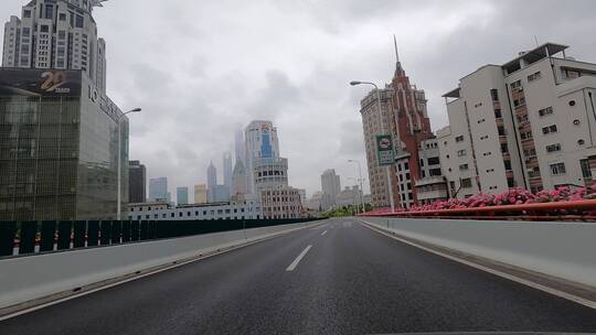 上海封城中的高架路建筑