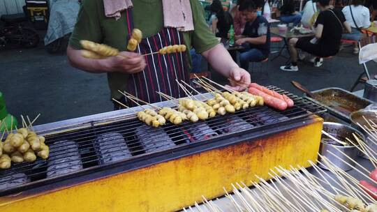 济南夏天夜市，套圈、打气球、露天美食