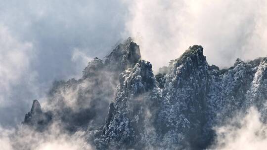 安徽黄山冬天雾凇云海日出奇观旅游黄山航拍视频素材模板下载