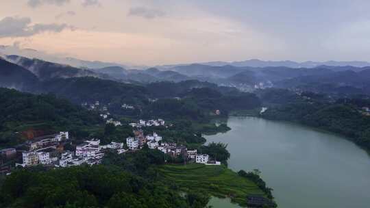 航拍清晨云雾山川山区山村湖泊