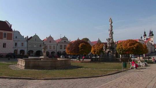 捷克共和国一个古朴小镇的中心广场视频素材模板下载