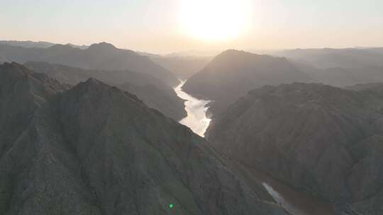 甘肃白银黑山峡与黄河