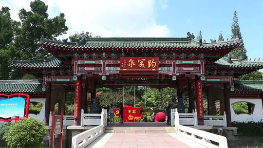 济南趵突泉公园，三股泉水喷涌称天下第一泉