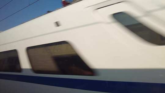 沿途火车窗外风景高铁高架桥实拍视频素材模板下载