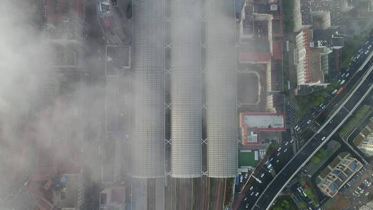 航拍青岛城市平流雾