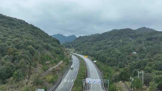森林高速公路隧道航拍道路交通森林公路基建