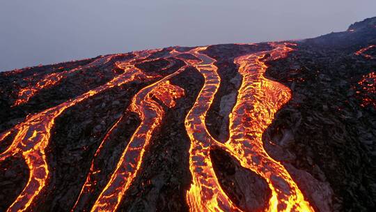 航拍火山的熔岩景观