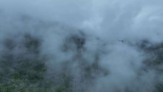 森林电塔云雾森林云海电塔航拍森林雨天森林