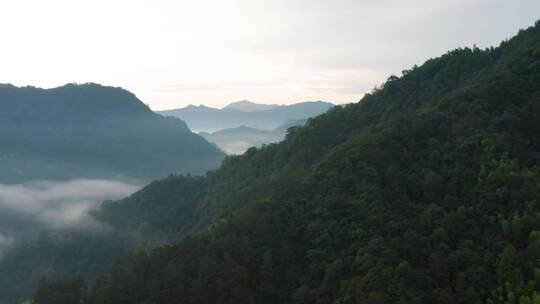 高山山峦晨曦云海航拍浙江开化钱江源森林