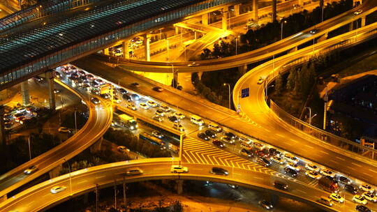 城市晚高峰时立交桥上的交通拥堵视频视频素材模板下载