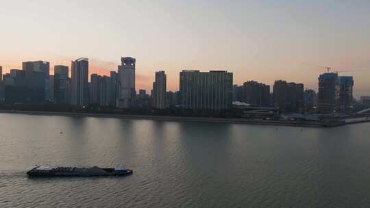 杭州钱江新城钱塘江沿江两岸夕阳风光视频素材模板下载