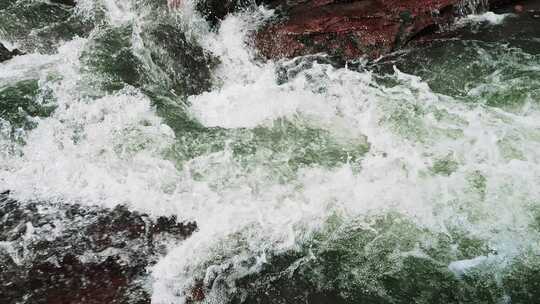 小溪急流河水流水