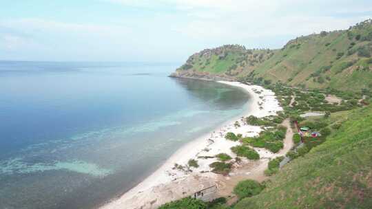 帝力帝汶莱斯特宁静的海岸线，青山平静，鸟