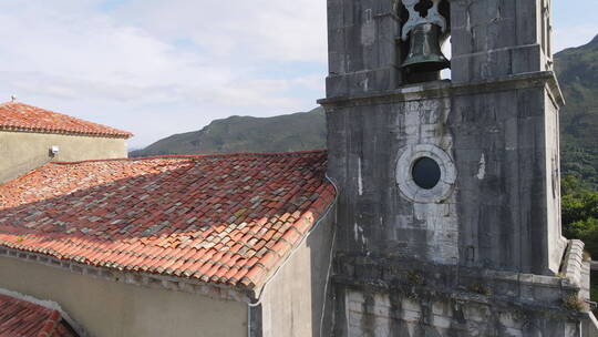 山村里坐落的古教堂视频素材模板下载