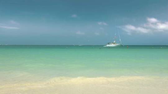 美国佛罗里达州迈阿密北海滩帆船。