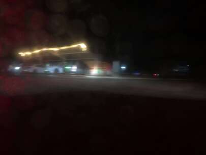 夜晚街道车辆光影画面