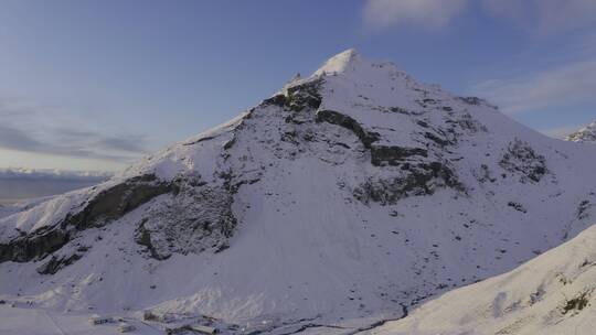 4K冰岛雪山雪地北极圈公路汽车航拍
