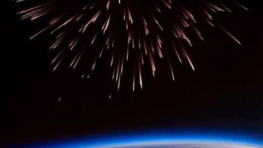 太空视角流星划过天际
