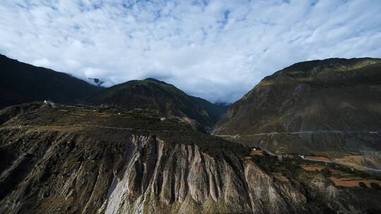 4k延时西藏大山视频丙察察沟壑峭壁云层变化