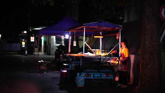 成都路边小吃摊烧烤路边摊夜生活市井烟火气