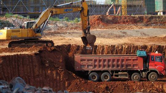 工地施工作业挖掘机挖土延时