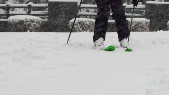 在公园里滑雪视频素材模板下载