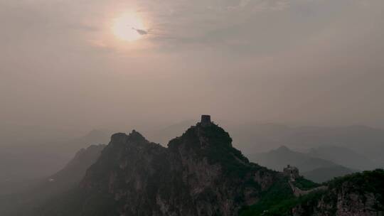 航拍明代古长城夕阳下的绝美风光特写