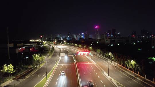 延时航拍夜晚江苏南通高架道路现代城市风光