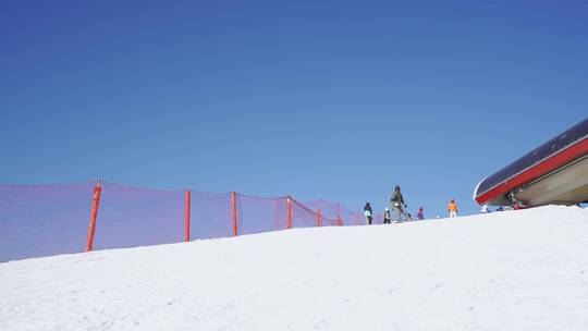 实拍滑雪运动