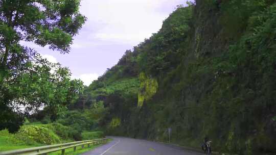 第一视角蜿蜒的盘山公路