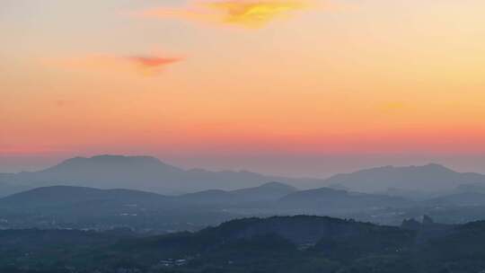 长焦航拍清晨日出群山青山万重山平流雾云海