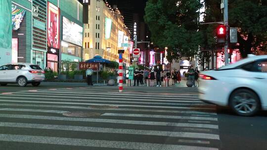 南京路步行街斑马线