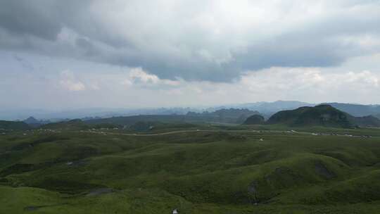 贵州山川阿西里西草原白云蓝天 