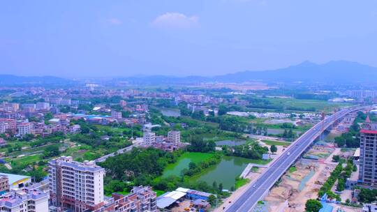 广州花都城镇住宅建筑群与蓝天白云绿色山林